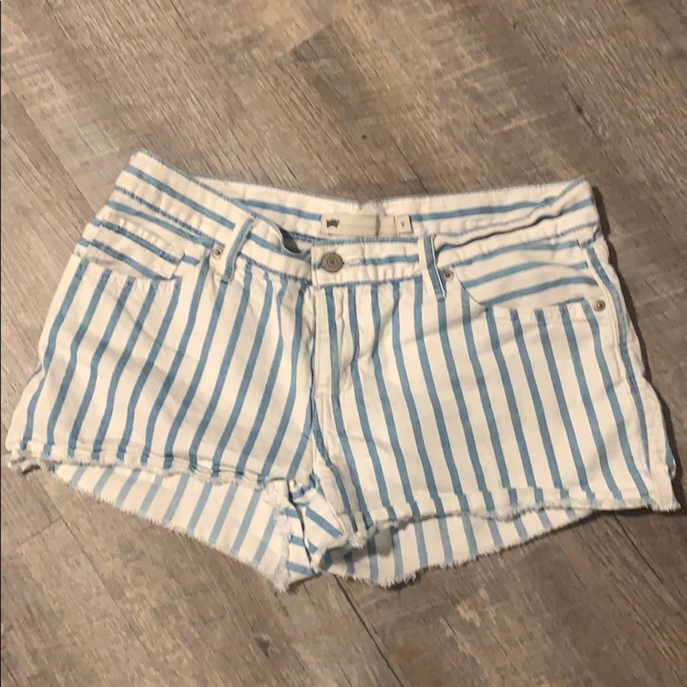 Levi’s short shorts
